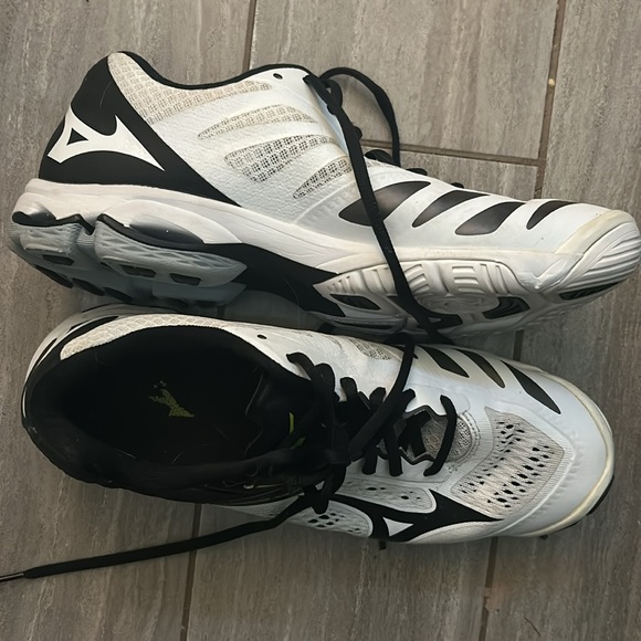 Mizuno Wave Lightning Z5 women’s volleyball shoe - Picture 4 of 6